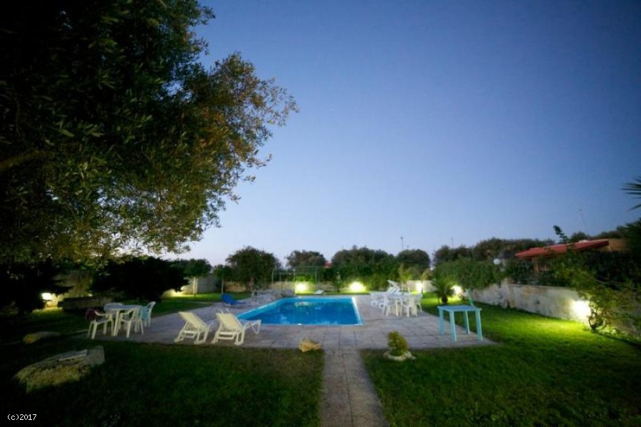 Villa con piscina e campi tennis e calcetto 