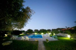 Villa con piscina e campi tennis e calcetto 